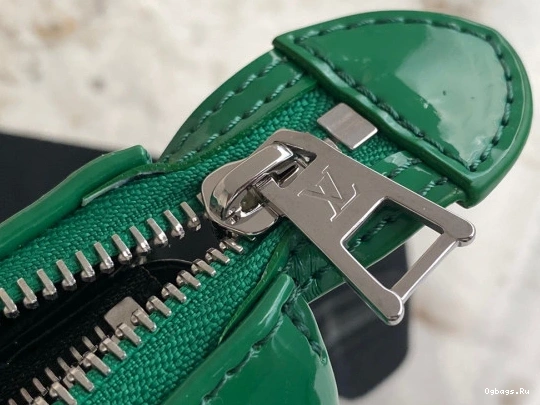 LOUIS VUITTON PM COUSSIN 0211